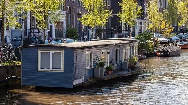 kennisbank airbnb woonboot 648x364 1 190a60f4